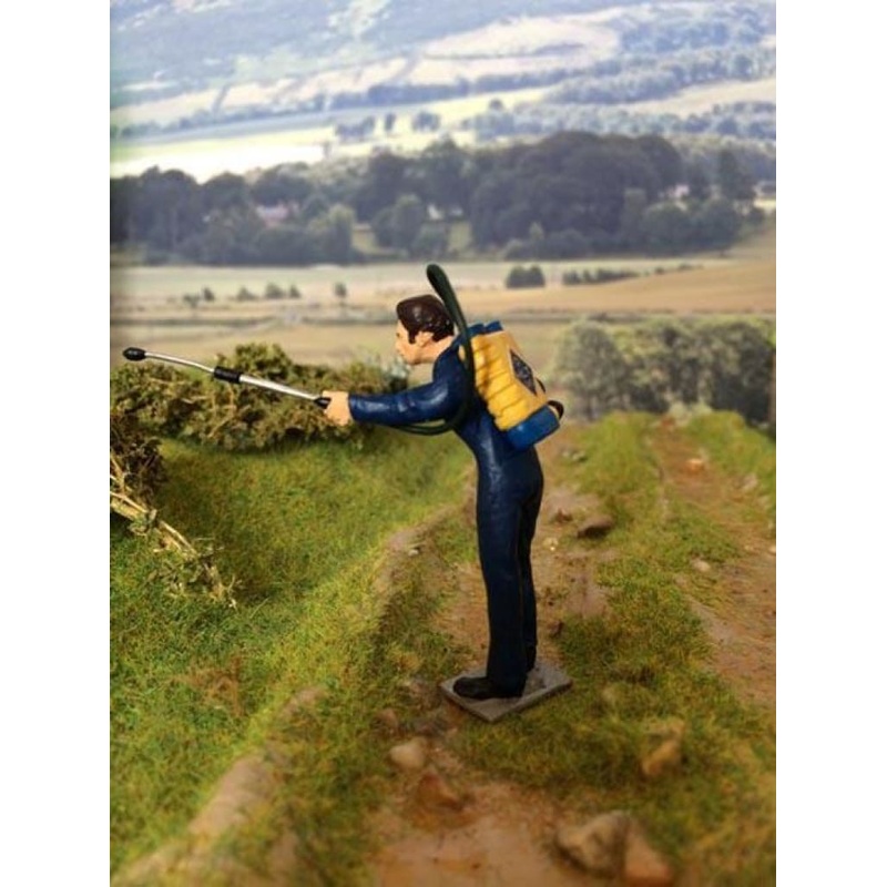 HLT-WM048 Knapsack Spray Operator Figure