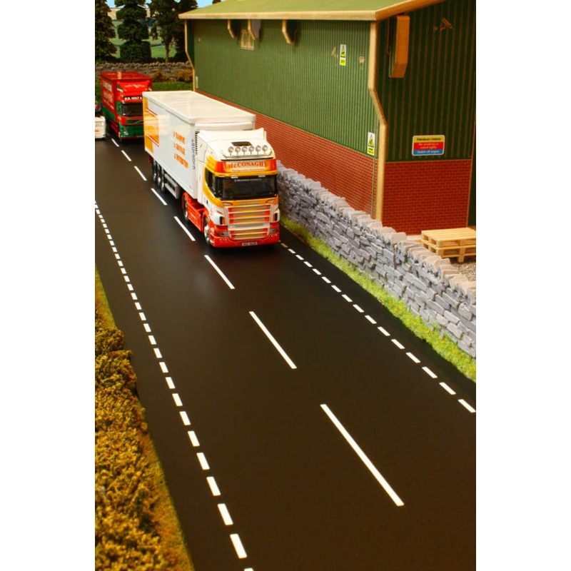 JTD1002 Main Road (1:50 Scale)