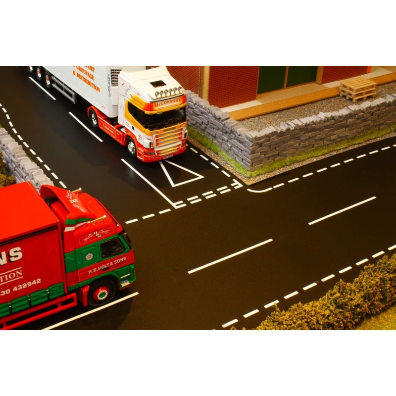 JTD1003 Main Road T-Junction (1:50 scale)