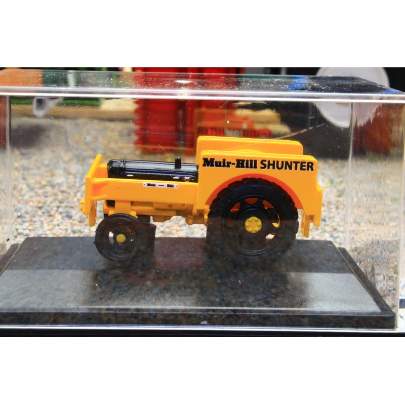 OXF76FTRS002 Oxford Diecast 1:76 Scale 'Muir-Hill' Fordson Tractor Rail Shunter in Yellow