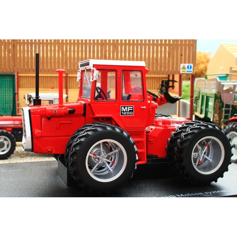 UH6700 Universal Hobbies 1:32 Scale Massey Ferguson 1200 with Molcon Duals Limited Edition 1000pcs