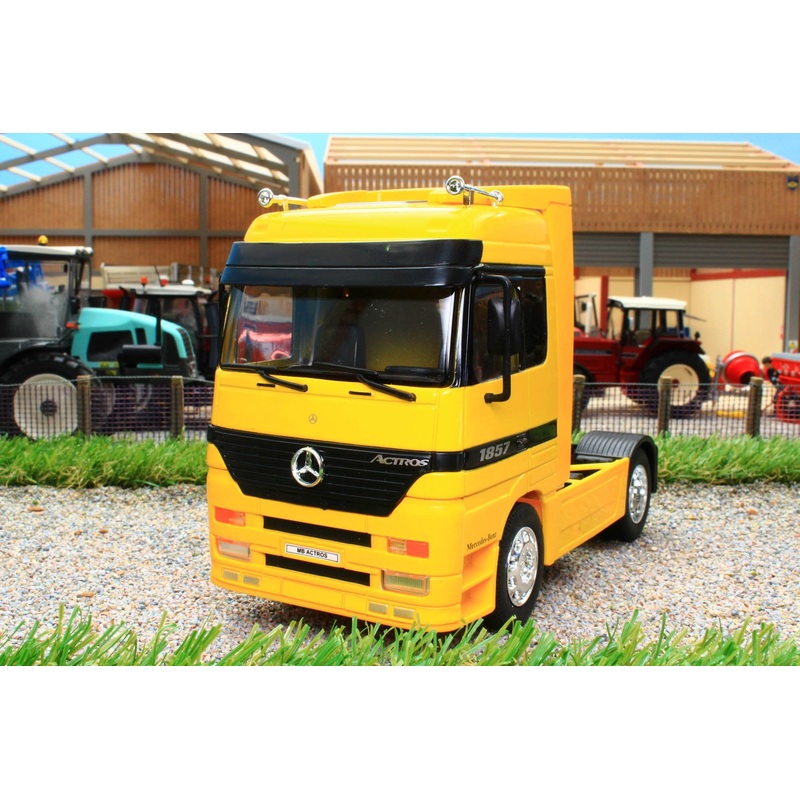 WEL32280Y WELLY 132 SCALE MERCEDES BENZ ACROS 4X2 LORRY IN YELLOW